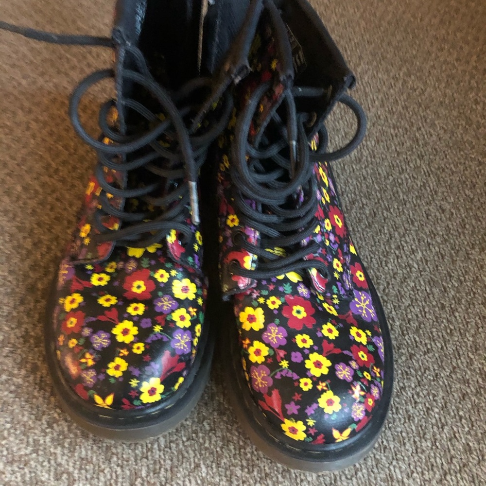 Dr. Martens US kids sz 2 Floral Boot